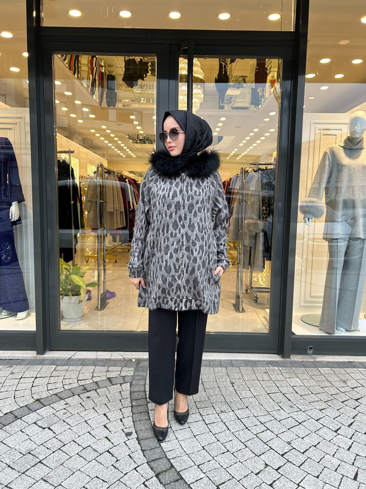 72005 Leopar Desen Kapüşonlu Kürk detaylı Takım Siyah