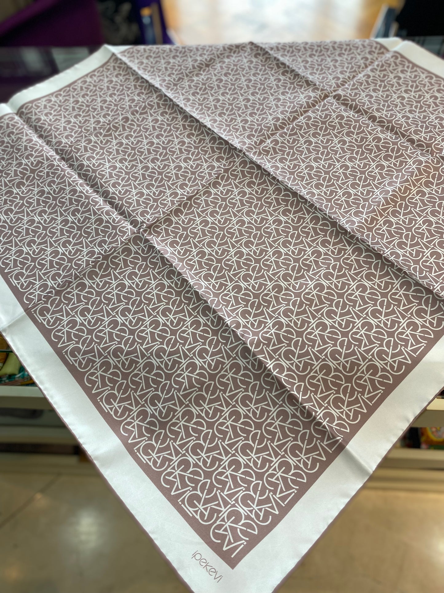 İPEKEVİ YAZILI EŞARP