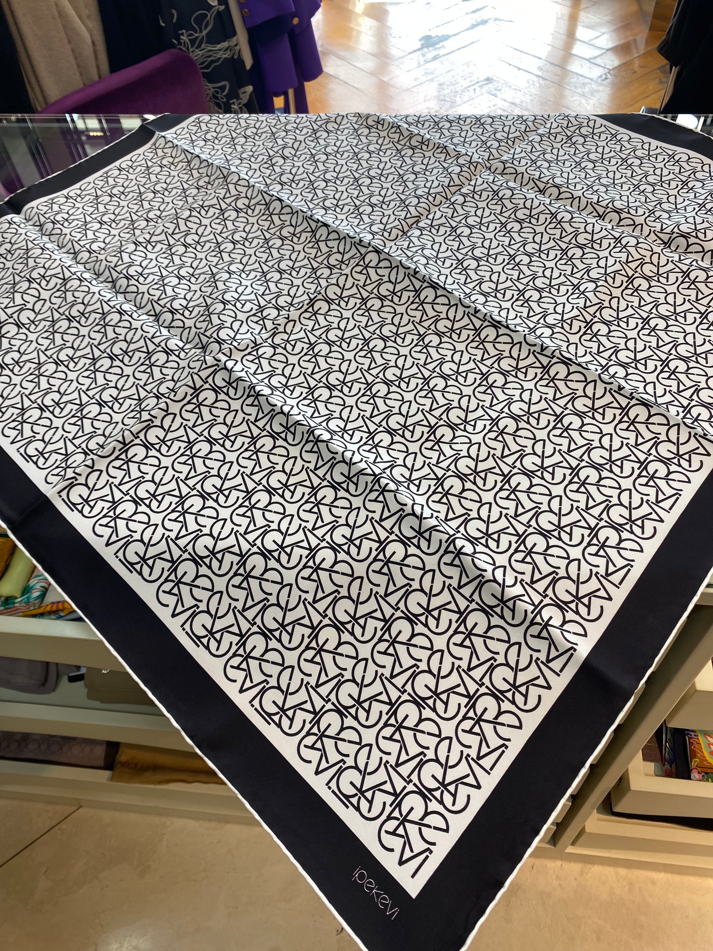 İPEKEVİ YAZILI EŞARP