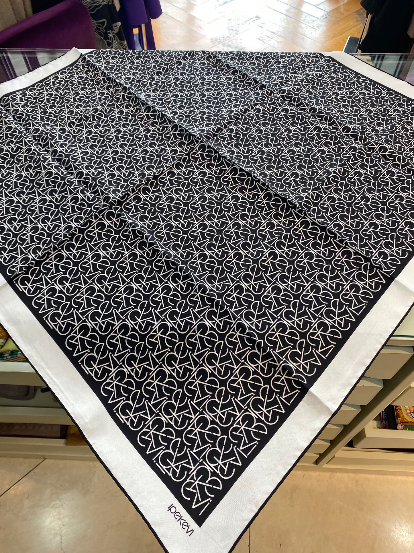 İPEKEVİ YAZILI EŞARP