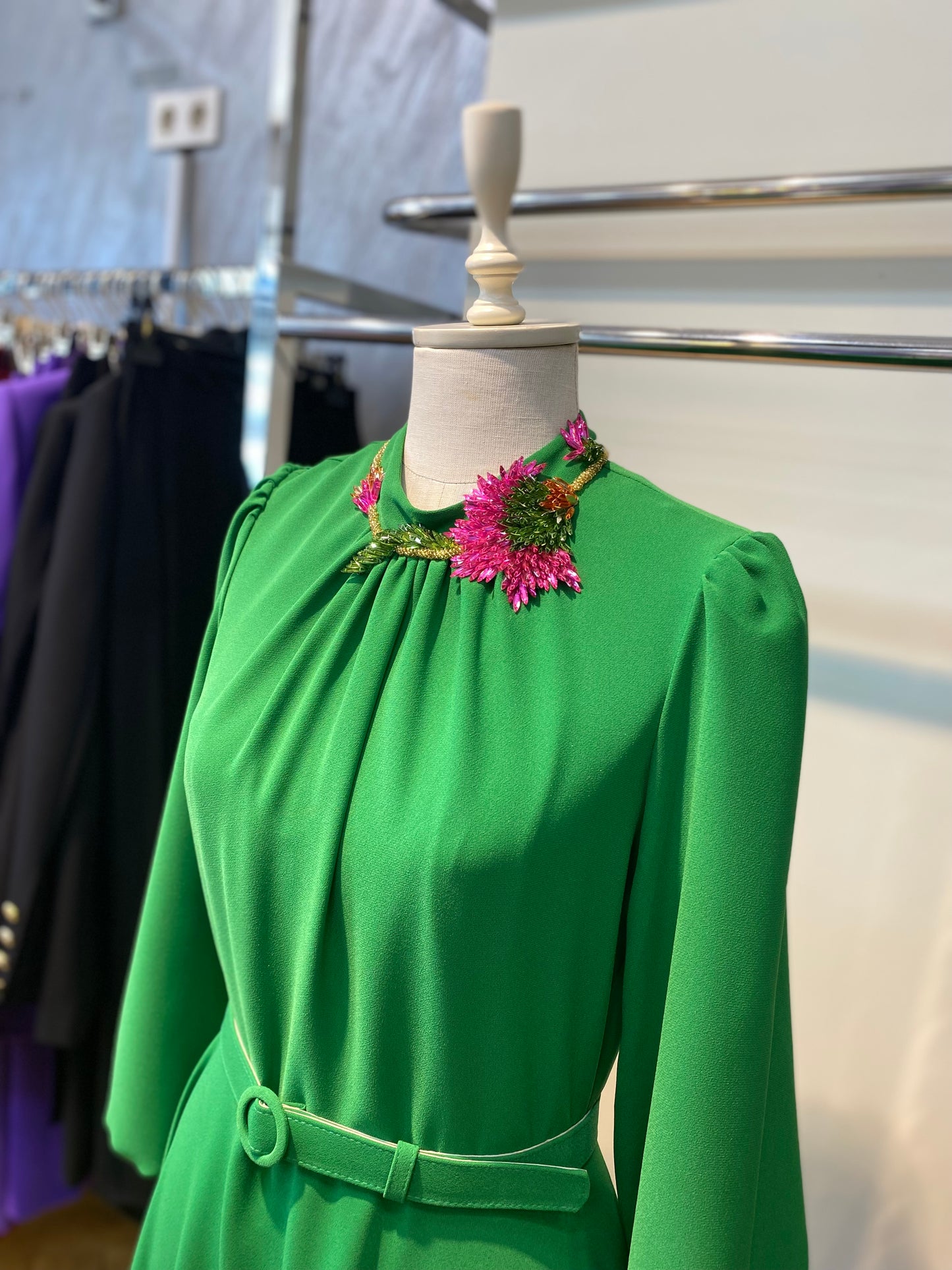 3149 Dilan Elbise Yaka Detaylı