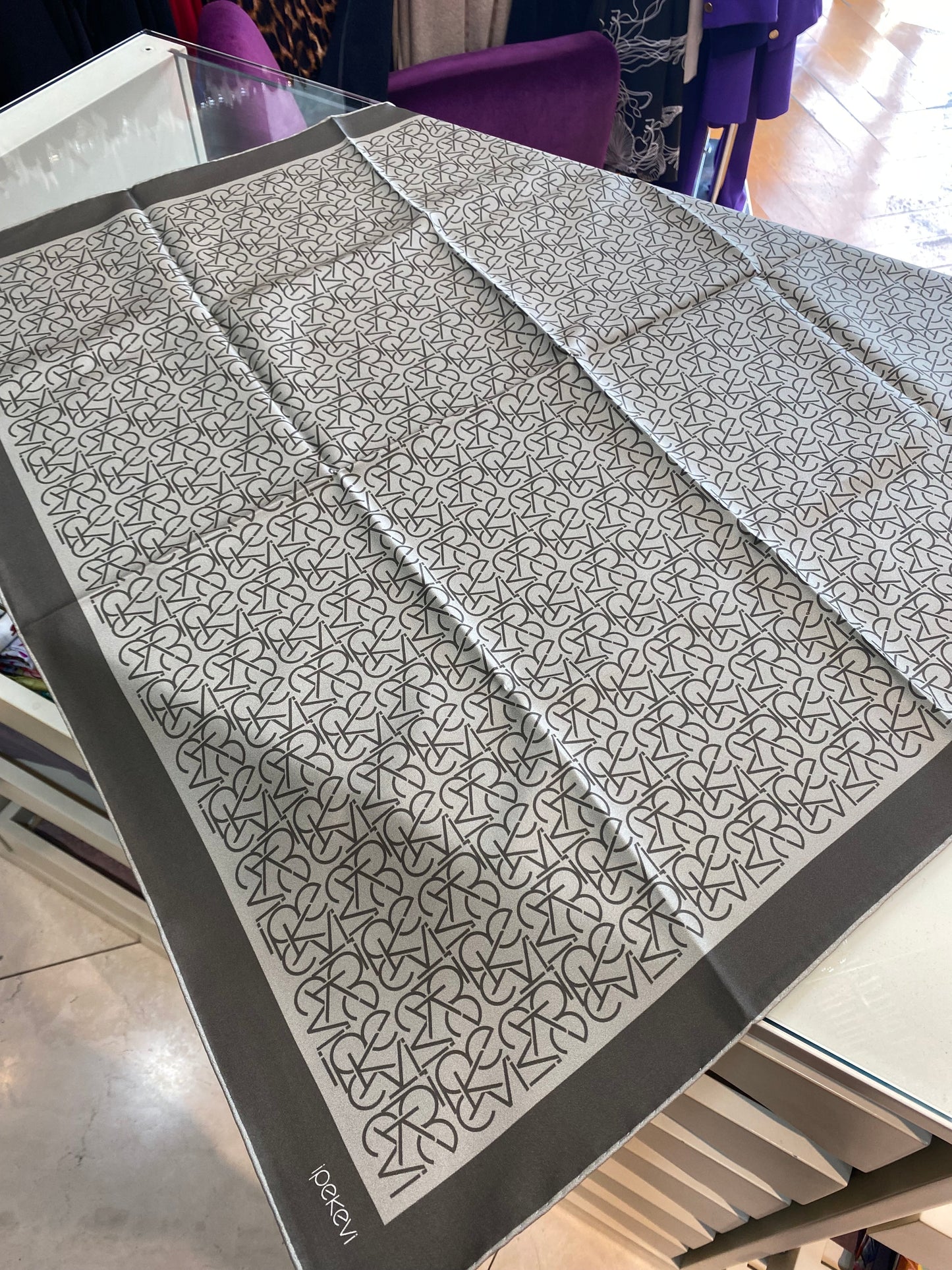 İPEKEVİ YAZILI EŞARP