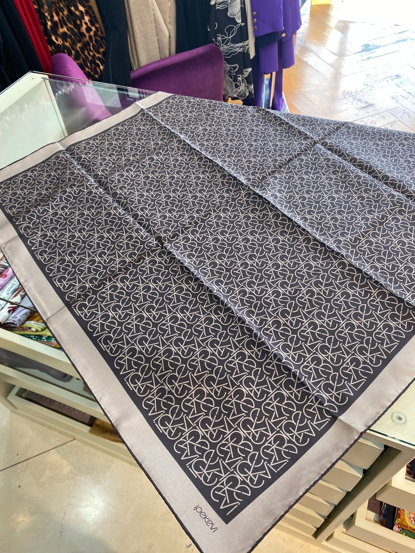 İPEKEVİ YAZILI EŞARP