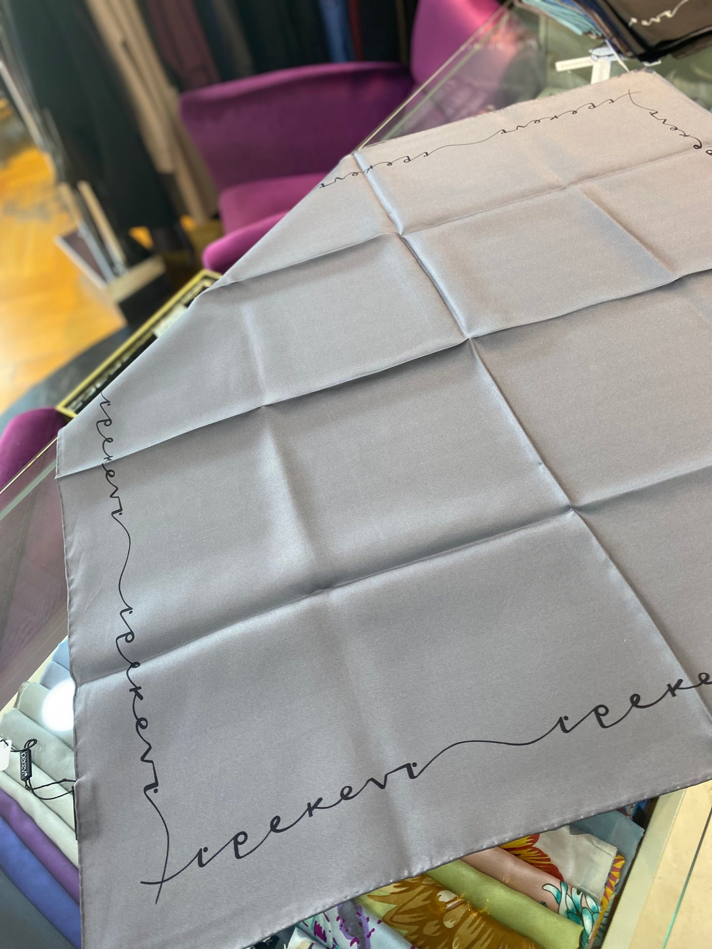 İPEKEVİ İMZALI EŞARP