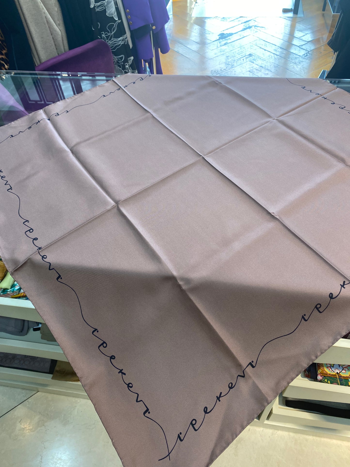 İPEKEVİ İMZALI EŞARP