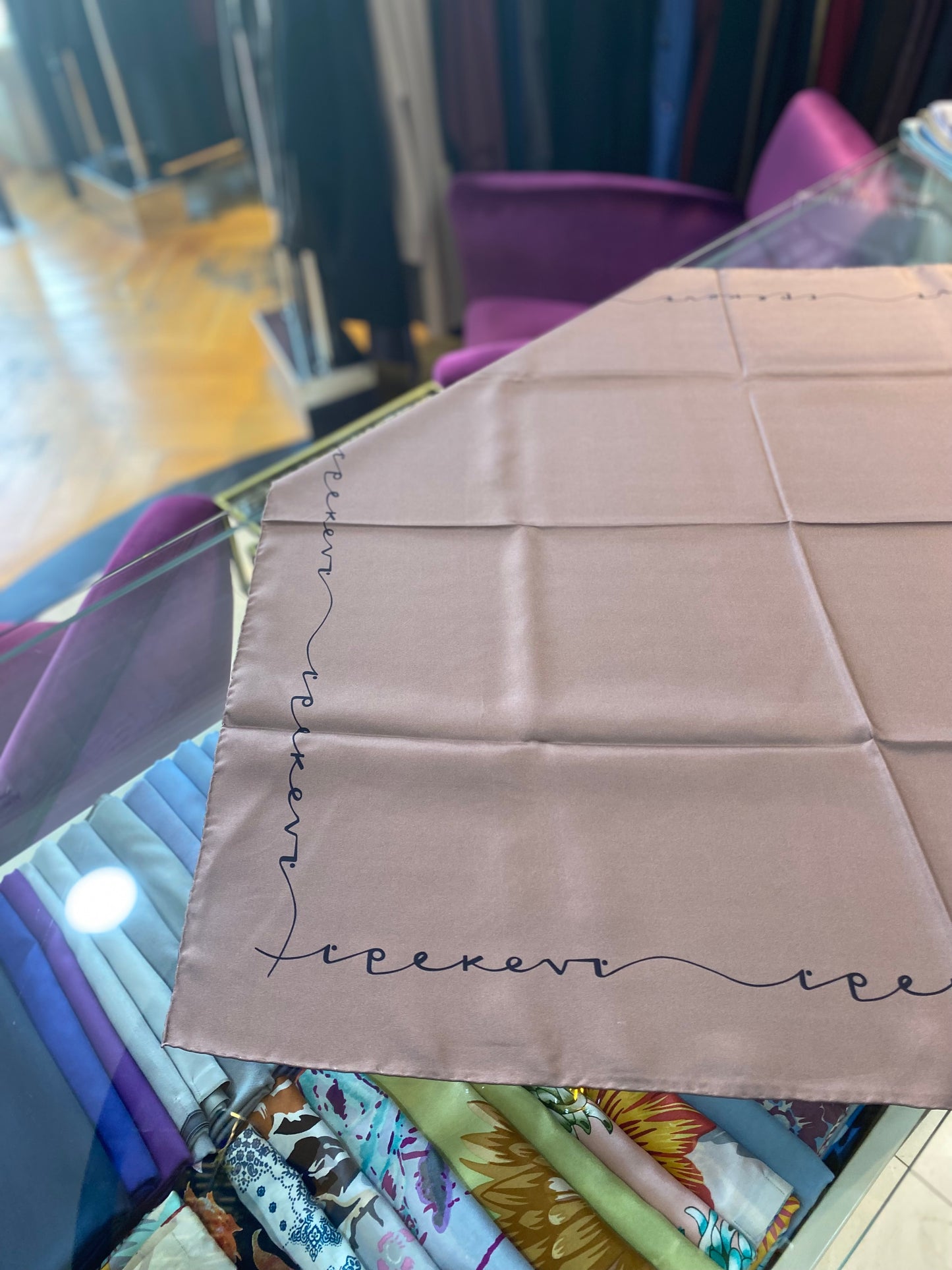 İPEKEVİ İMZALI EŞARP